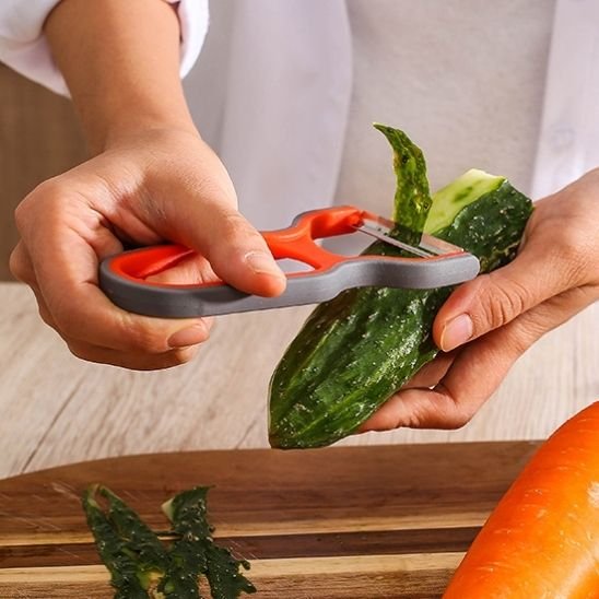 Epluche legumes pour éplucher carrotte et concombre
