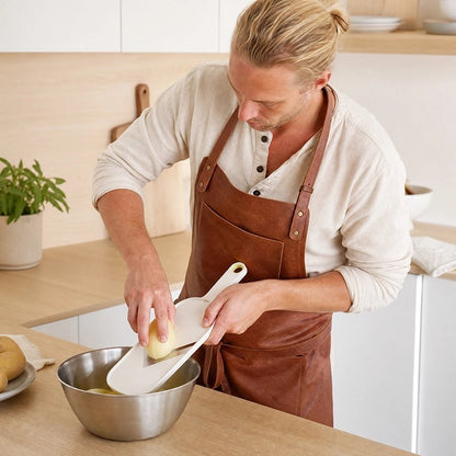Mandoline Cuisine lame en V utilisé pour couper pomme de terre dans un saladier en acier